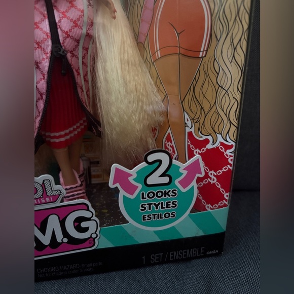 L.O.L. Surprise! O.M.G. Swag Doll with Blonde Hair and Pink Outfit - Picture 5 of 5